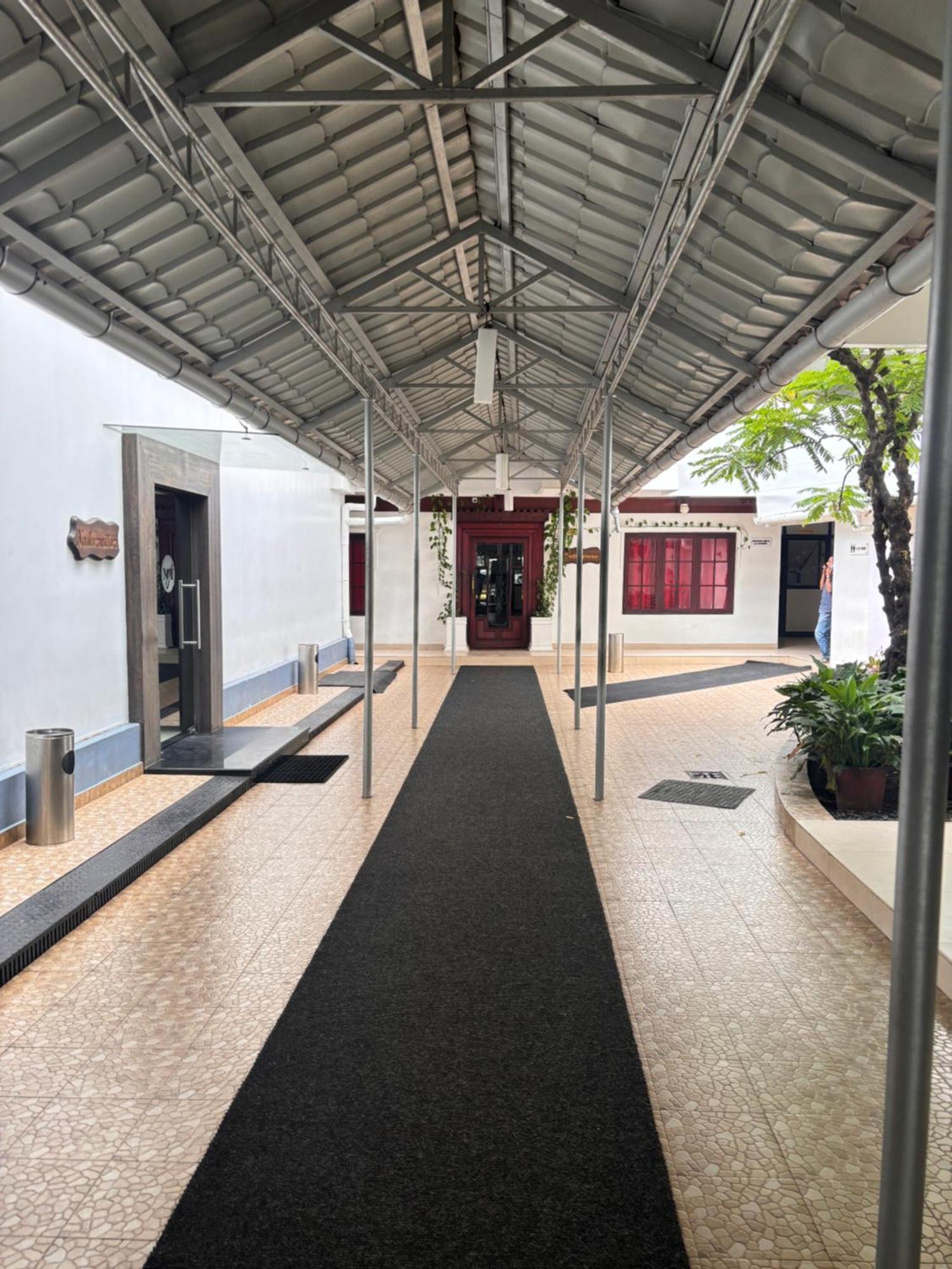 Maharani Hotel Calicut Eksteriør billede